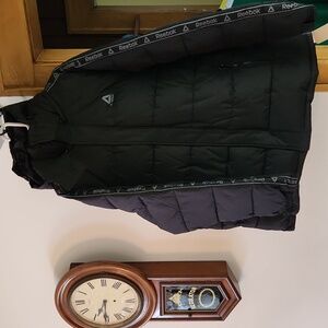 REEBOK XXL Men's Heavy Insulated Quilted Winter Jacket with Zipper Hood.